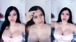 Alondra Toge Montok Hanya Pakai Beha Yang Menggoda