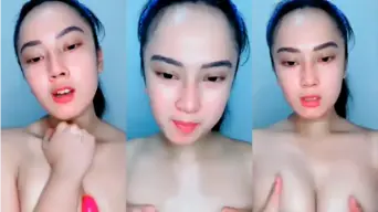 Berkeringat Basah Saat Menggoyang Dildo