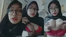 Nadira: Bergoyang Dalam Hijab Hitam, Menggoda Dengan Bh Merah