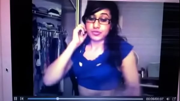 Sultry Indian Beauty Sways And Tempts With Every Seductive Move
