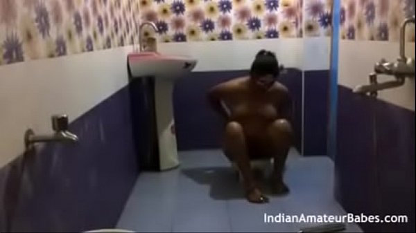 Naked Desi Delight: Amateur Indian Beauty’s Steamy Shower Show