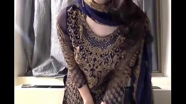Desi Babe’s Sultry Selfie Seduction