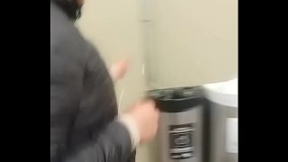 Me La Frota En La Calle Y Ella, Sin Pudor, Me Agarra La Verga Bien Duro. Un Encuentro Callejero Y Real