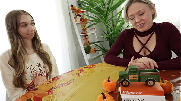 Sizzling Stepsister Seduction Before The Turkey’s Served