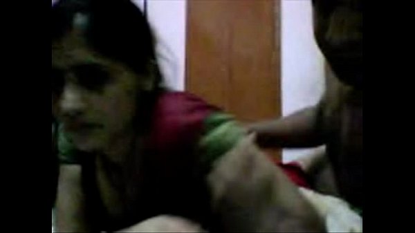 Desi Amateur’s Sizzling Webcam Seduction
