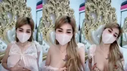 Remas Payudara Di Balik Baju Transparan Yang Menggoda