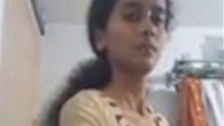 Sultry Desi Beauty’s Steamy Solo Shower Show