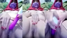 Jilbab Merah Yang Menggetarkan Ranjang