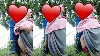Ukhti Menggoda Di Taman, Merintih Nikmat Yang Menggigit