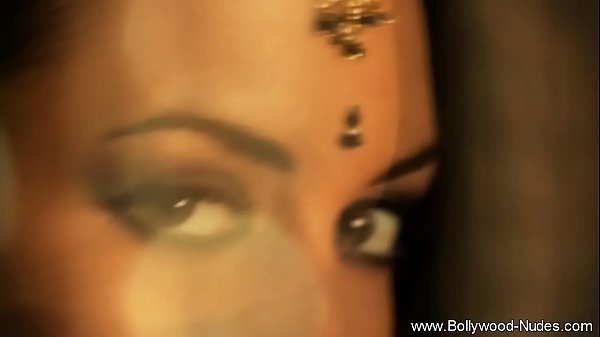 Sensual Indian Milf: A Tempting Beauty