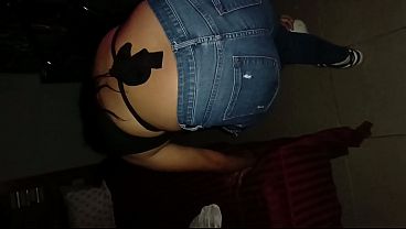 Tras La Celebración, Mi Cuñada Se Desliza A Mi Alcoba Buscando Intimidad Ardiente.