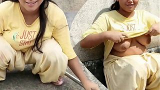 गर्मजोशी से भरा छत पर का मुलाकात: देहाती बहू के साथ बेधड़क प्रेम