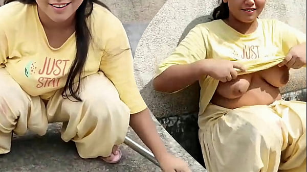 गर्मजोशी से भरा छत पर का मुलाकात: देहाती बहू के साथ बेधड़क प्रेम
