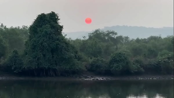 Мне безумно нравится индийская культура, а запах хны сводит с ума — это аромат самой Индии, горячий и пряный, как кожа после танца.