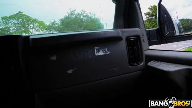 Bang Bus – Xxlayna Marie Gets Drenched And Fucked In The Rain