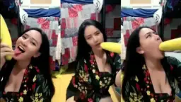 Berlian Ochi Mainin Payudara Sambil Nyepong Timun Gede Banget