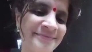 Big Juicy Desi Aunty Bares It All – Hot Desi Lady Mms Exposed
