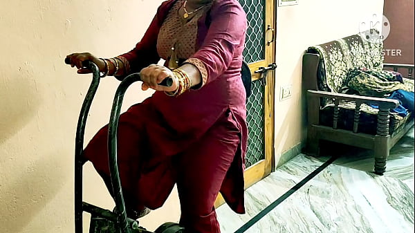 Indian Desi Bhabhi Getting Wild With The Gym Boy In A Steamy, Sweaty Workout Session
